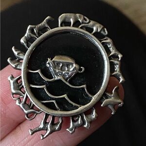 Vintage 925 Sterling Silver and Black Onyx Noah's Ark Round Brooch Pin